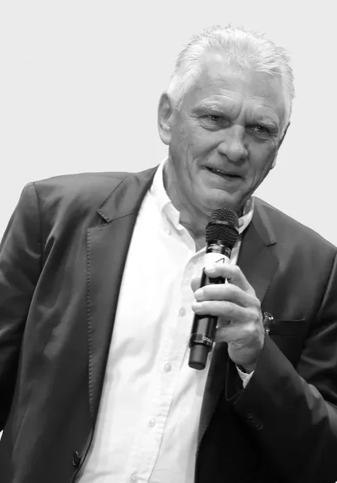Reiner Reisch with the 2019 building-innovation award
